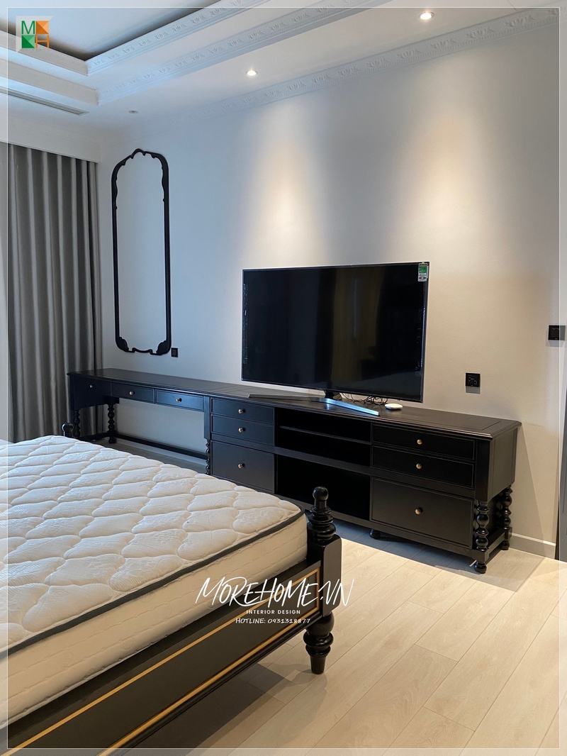 Thi công nội thất phòng ngủ theo phong cách Indochine để phục vụ nhu cầu sử dụng hằng ngày của gia chủ, tạo nên một không gian sống thoải mái và đầy tính cá nhân hóa.